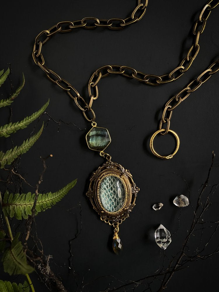 Colgante "Tutu's Amulet: Embellished"